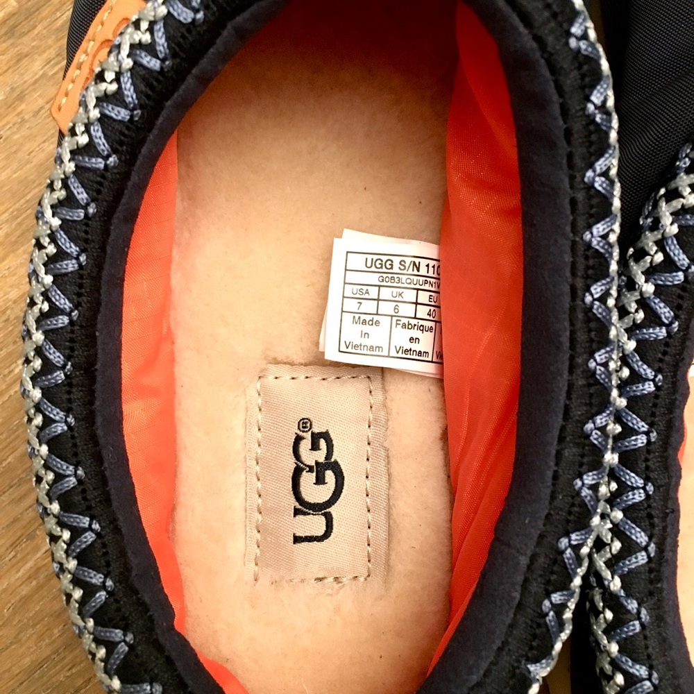 🤍Ugg Shoes - Waterproof Tasmanian Slip-on’s🤍 - Picture 3 of 5